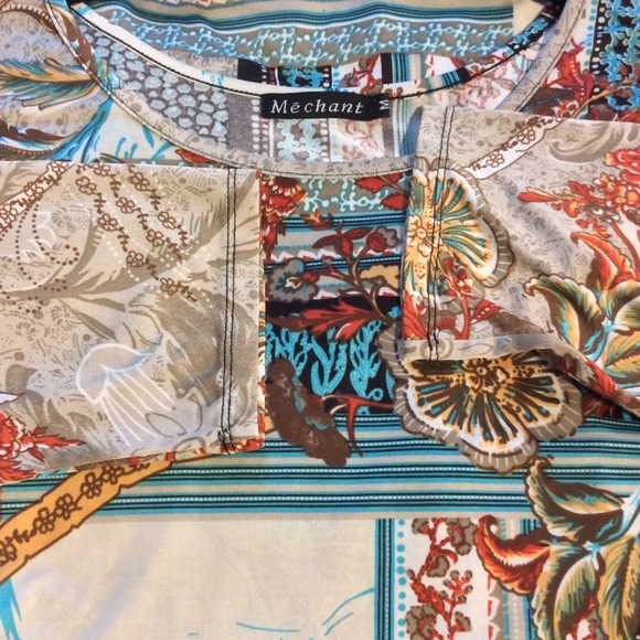 Me‘chant  Tunic top tan blue floral shark bite M - Picture 7 of 9